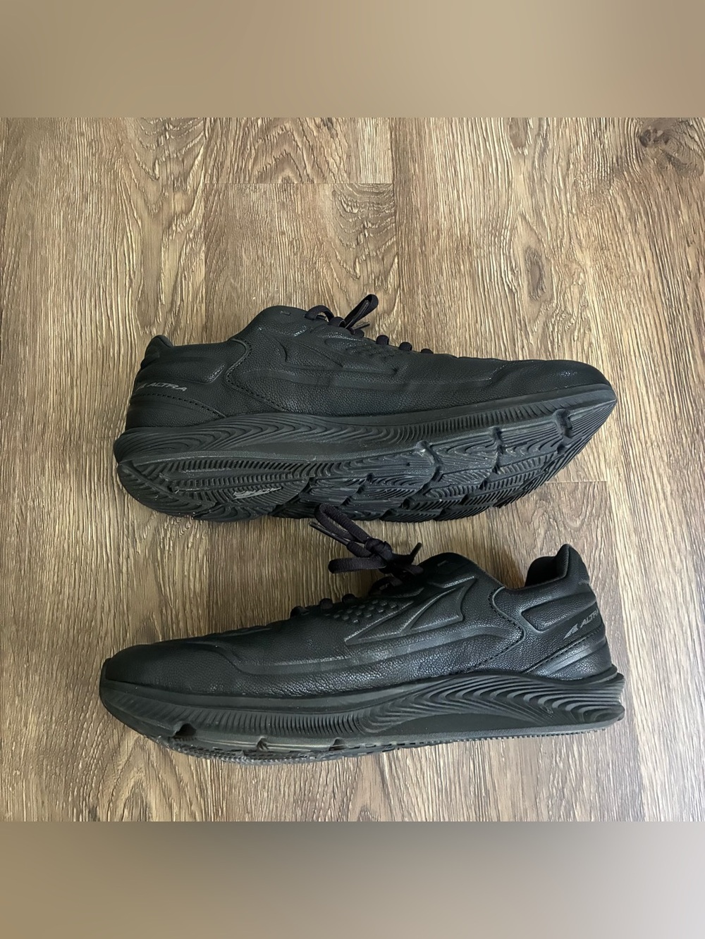 Altra TORIN 5 LEATHER Running Shoe in Black - Picture 5 of 8